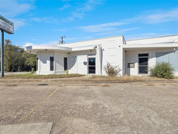 602 E Davis Street, Grand Prairie, TX 75050