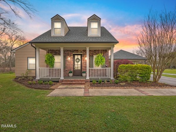 1086 Old Henderson Drive , Breaux Bridge, LA 70517