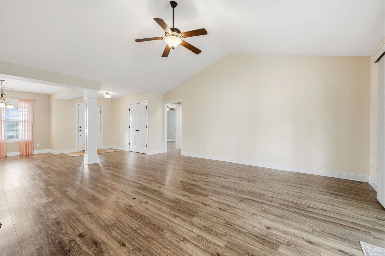 307 Purdue Ct. Photo 9