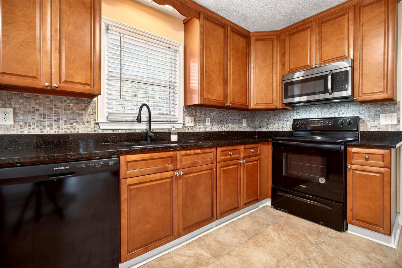 117 Pemberton Road Photo 28