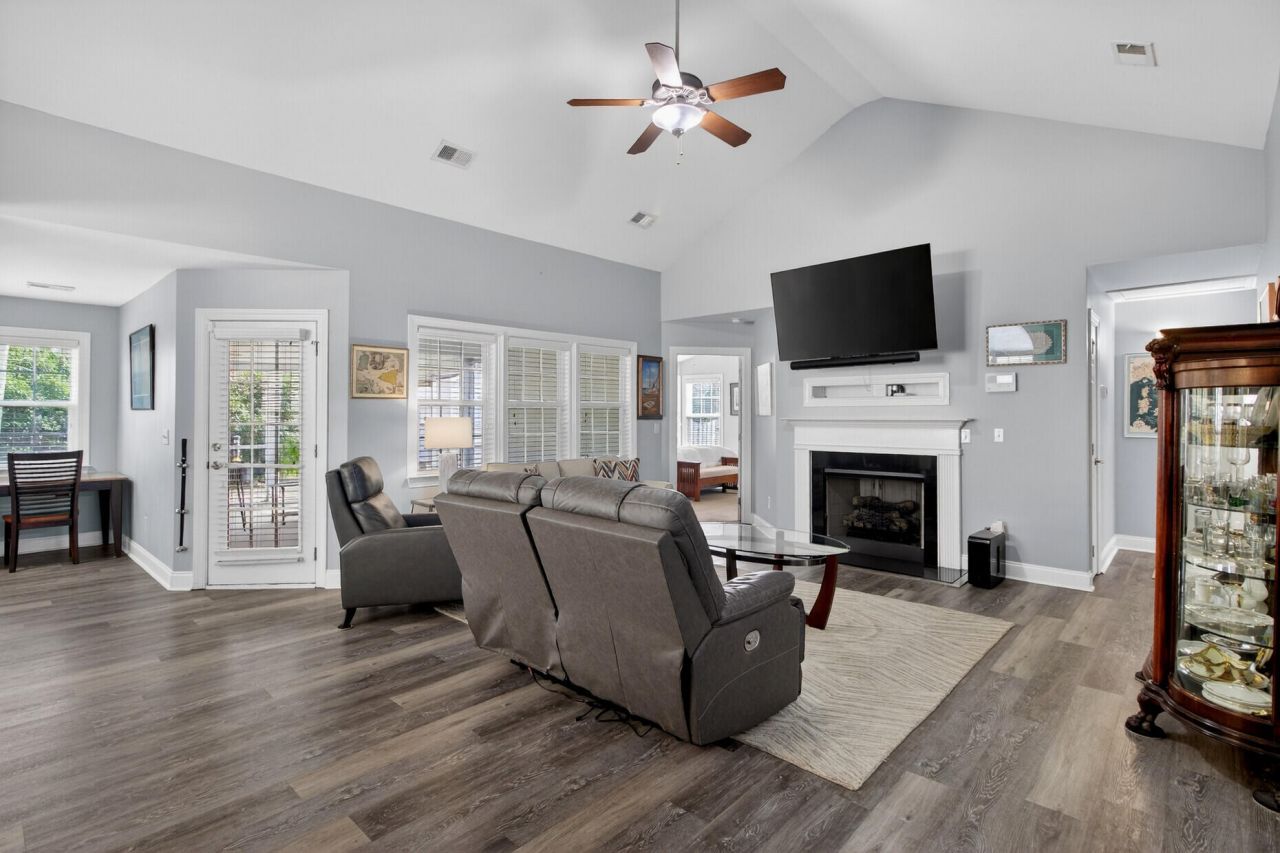 102 Torrey Pines Drive Photo 6