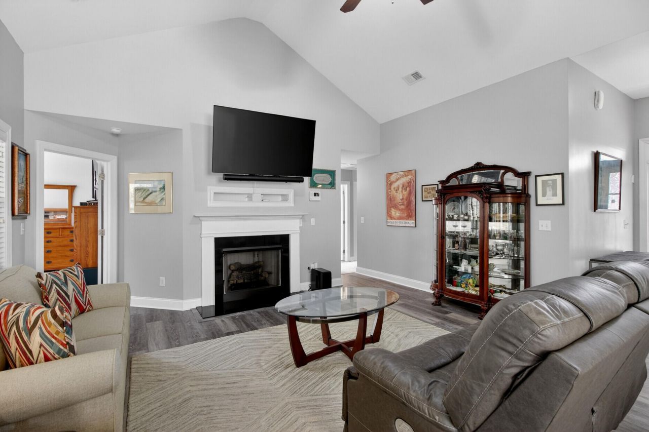 102 Torrey Pines Drive Photo 7