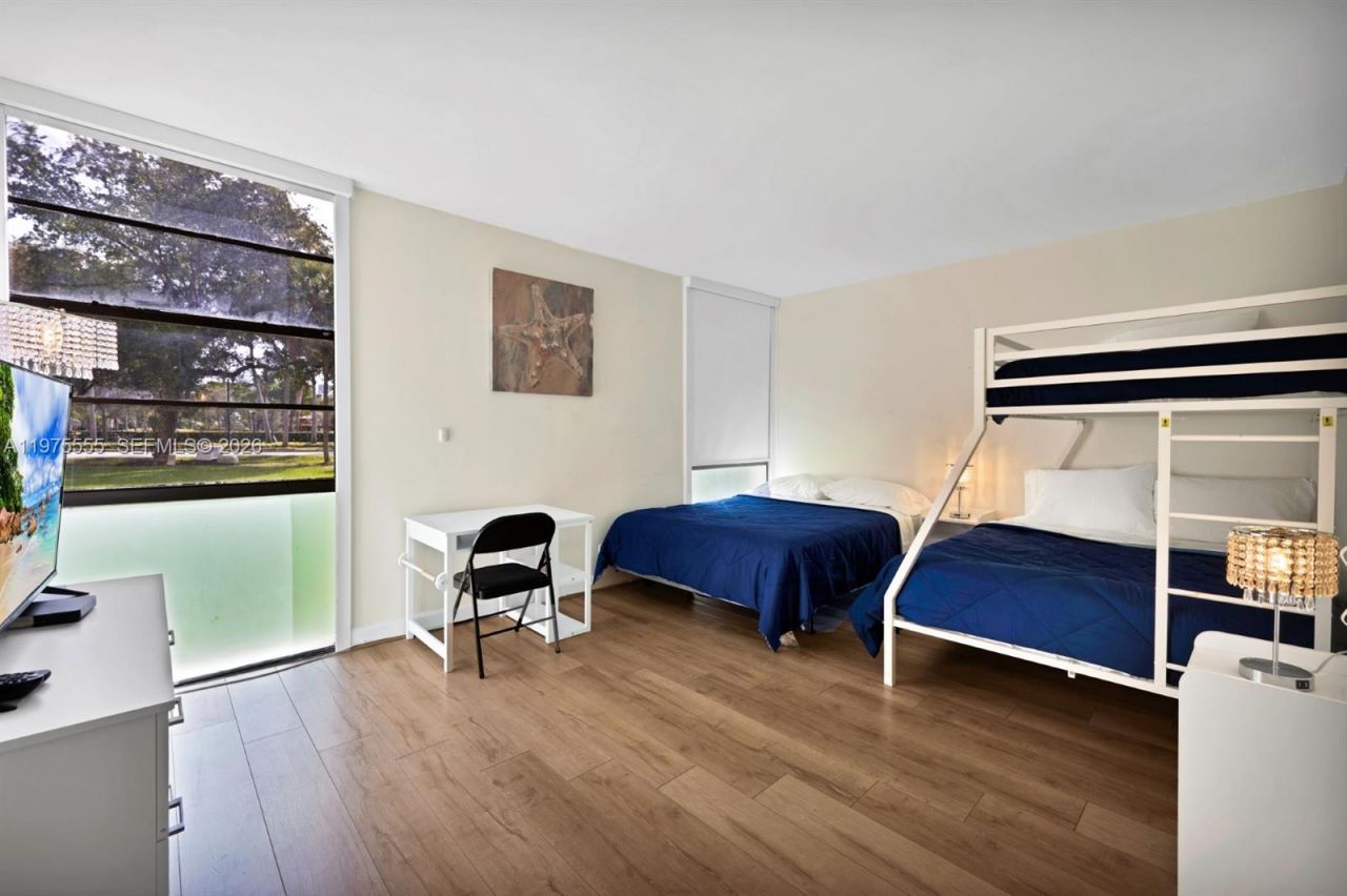 3101 N Country Club Dr , Unit 105, Aventura, FL 33180 Photo