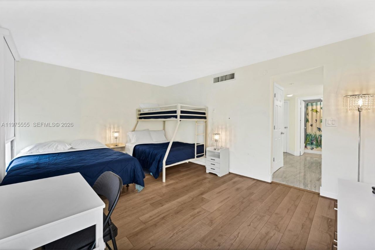 3101 N Country Club Dr , Unit 105, Aventura, FL 33180 Photo