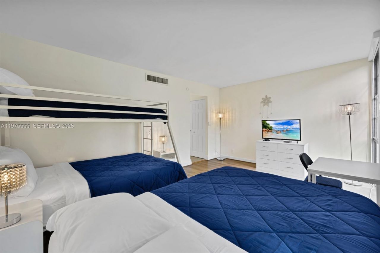 3101 N Country Club Dr , Unit 105, Aventura, FL 33180 Photo