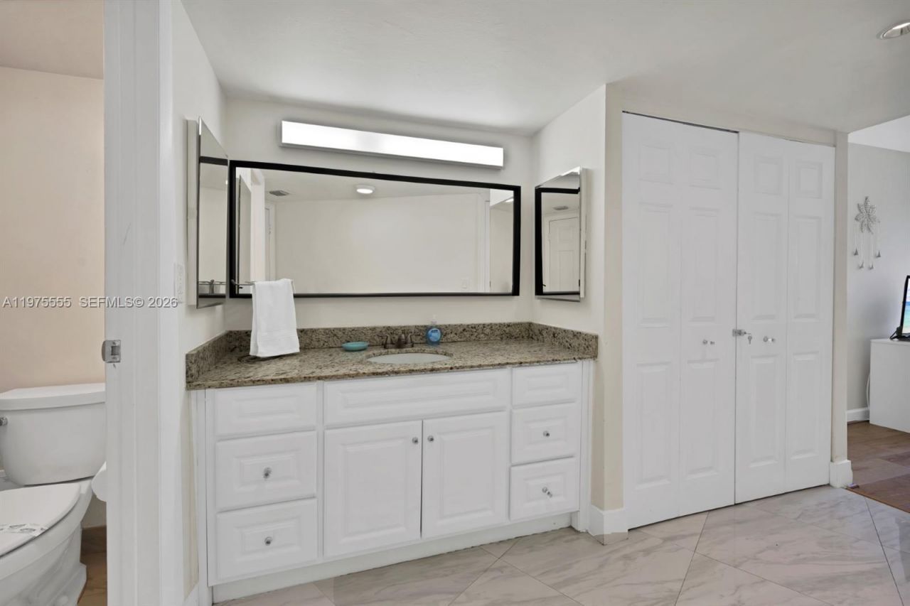 3101 N Country Club Dr , Unit 105, Aventura, FL 33180 Photo