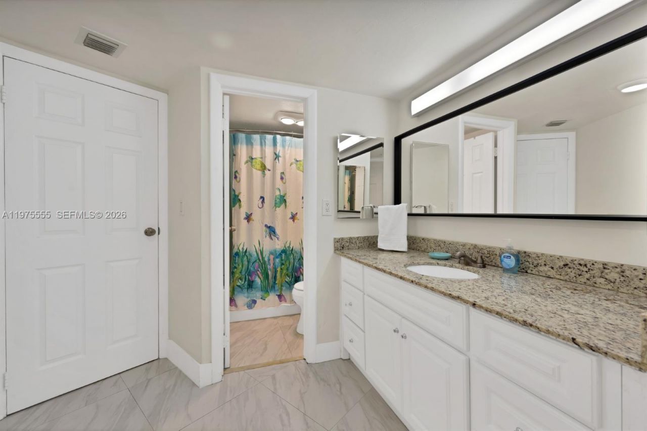 3101 N Country Club Dr , Unit 105, Aventura, FL 33180 Photo