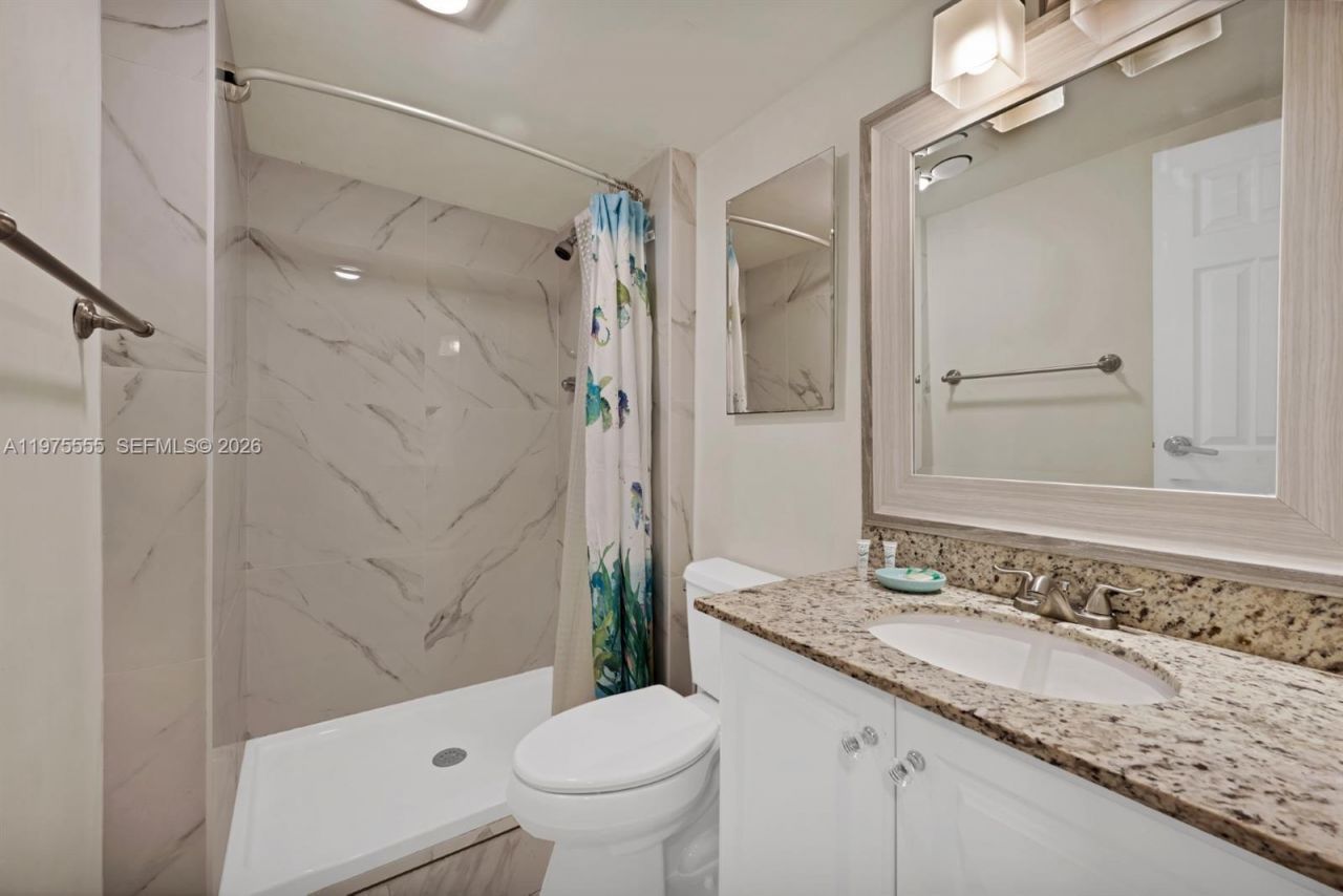 3101 N Country Club Dr , Unit 105, Aventura, FL 33180 Photo