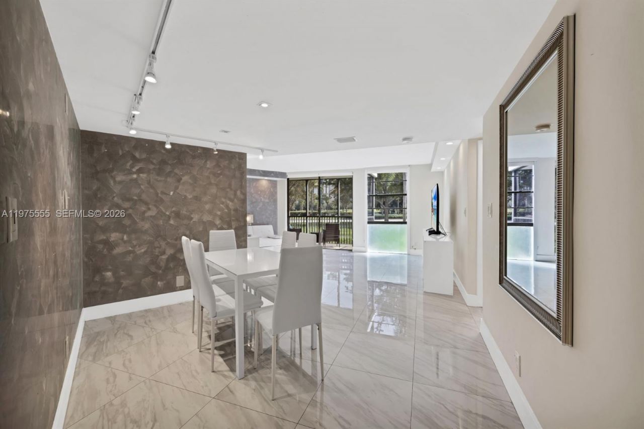 3101 N Country Club Dr , Unit 105, Aventura, FL 33180 Photo