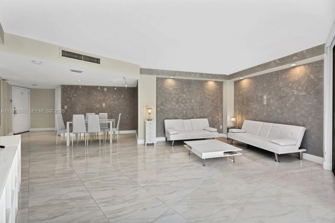 3101 N Country Club Dr , Unit 105, Aventura, FL 33180 Photo