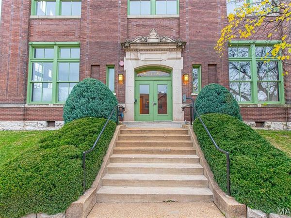4242 Laclede Avenue, Unit 102, St Louis, MO 63108