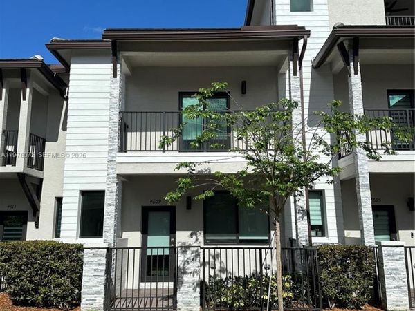 4609 NW 83rd Path , Doral, FL 33166