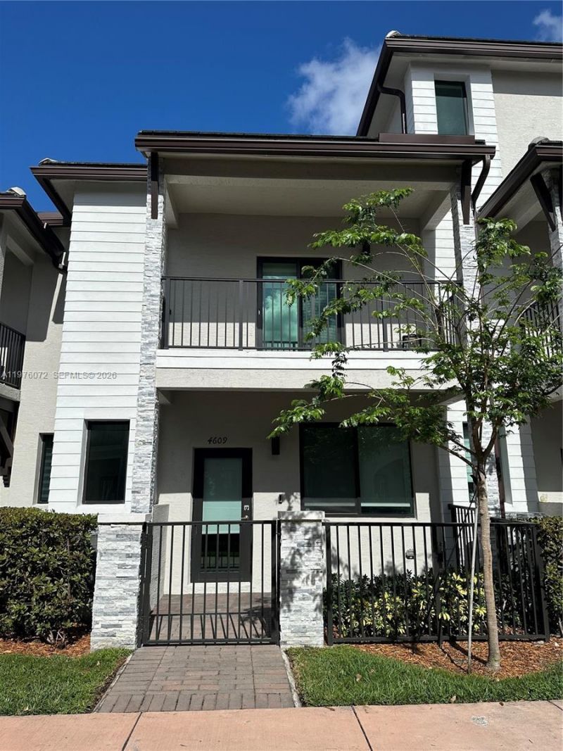 4609 NW 83rd Path , Doral, FL 33166 Photo