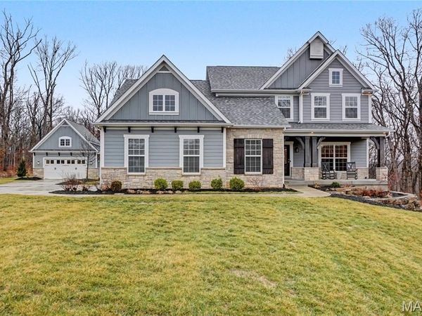 38 Hidden Vista Drive, Defiance, MO 63341