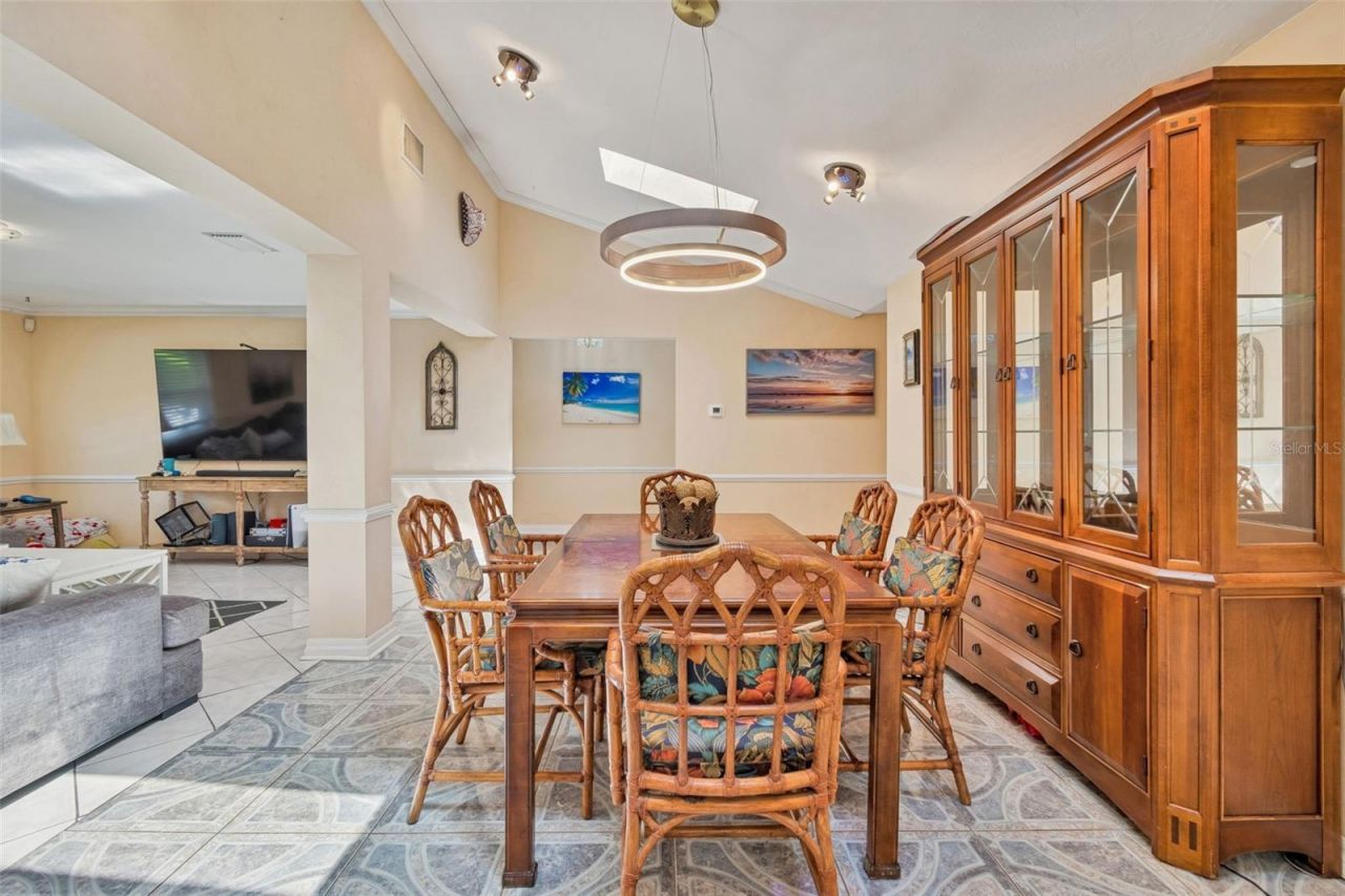 1807 Oak Forest Drive S, Clearwater, FL 33759 Photo