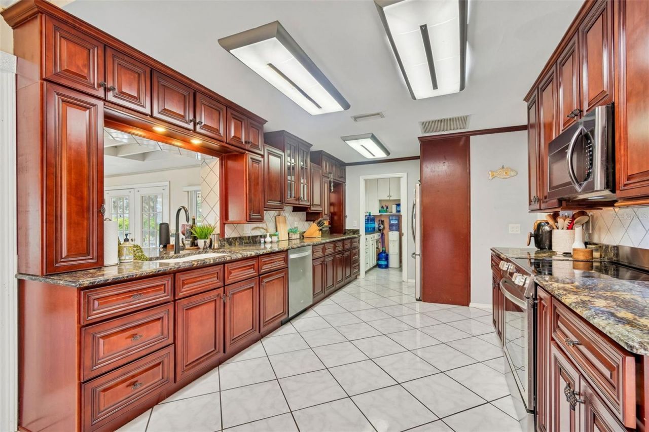 1807 Oak Forest Drive S, Clearwater, FL 33759 Photo