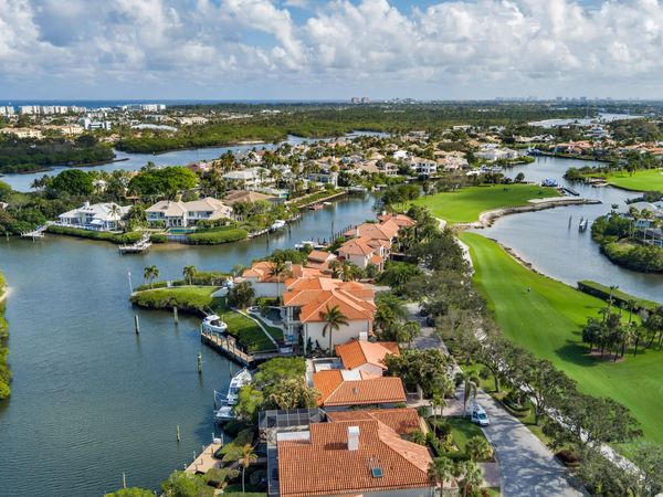 16904 S Passage S, Jupiter, FL 33477