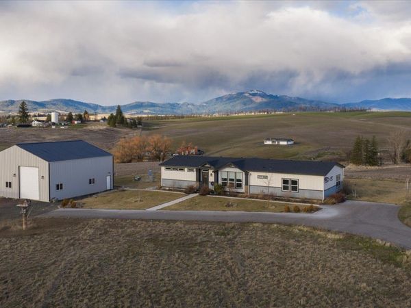 605 E B St, Rockford, WA 99030