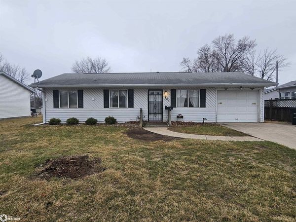 803 S Adams Place, Mount Pleasant, IA 52641