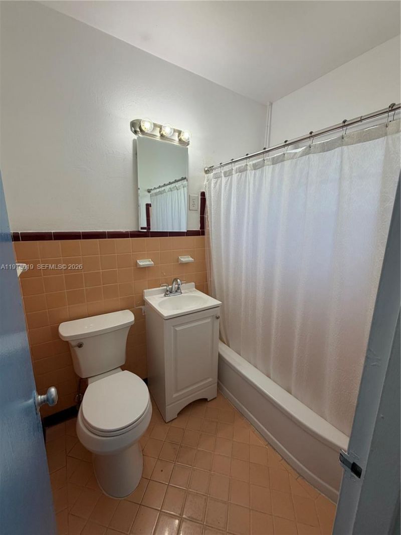 4730 Pine Tree Dr , Unit 11, Miami Beach, FL 33140 Photo