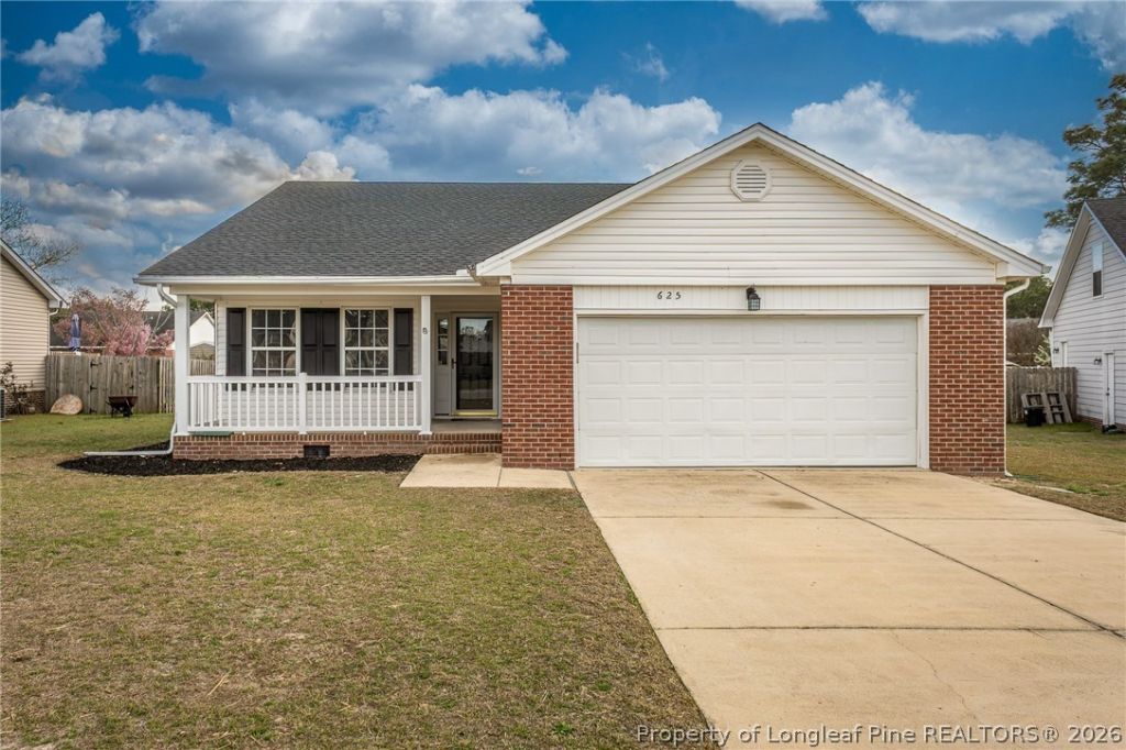 625 Creedmoore Circle, Hope Mills, NC 28348 Main Photo