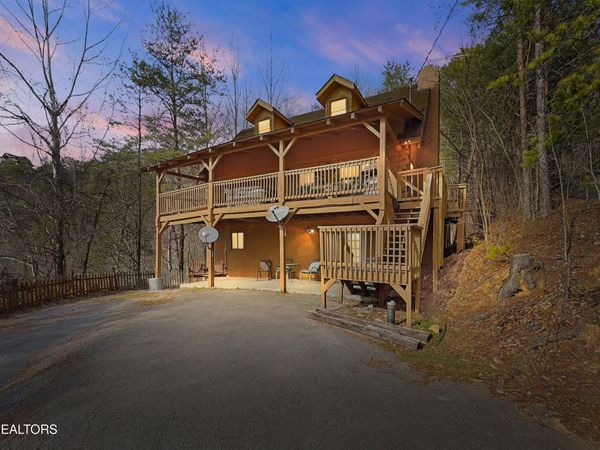 1122 Eagle Pointe Way, Pigeon Forge, TN 37863