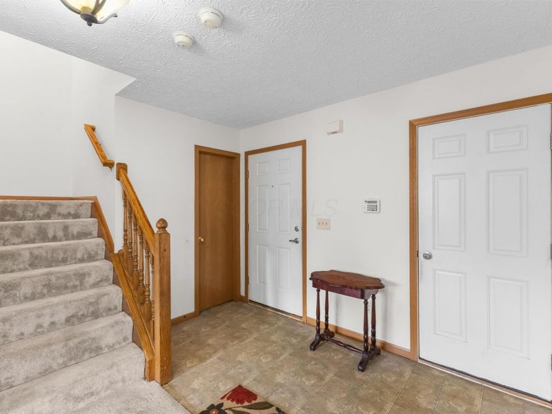 1993 Schrive Drive, Hilliard, OH 43026 Photo 2