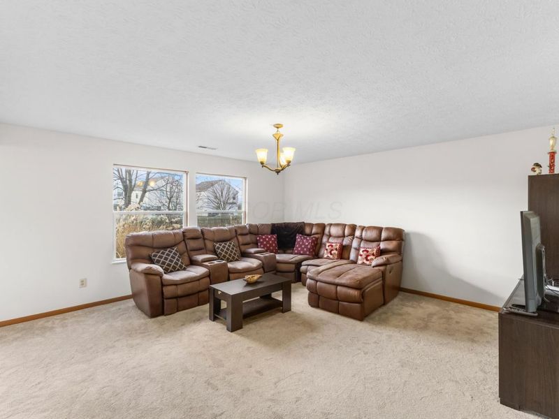 1993 Schrive Drive, Hilliard, OH 43026 Photo 3