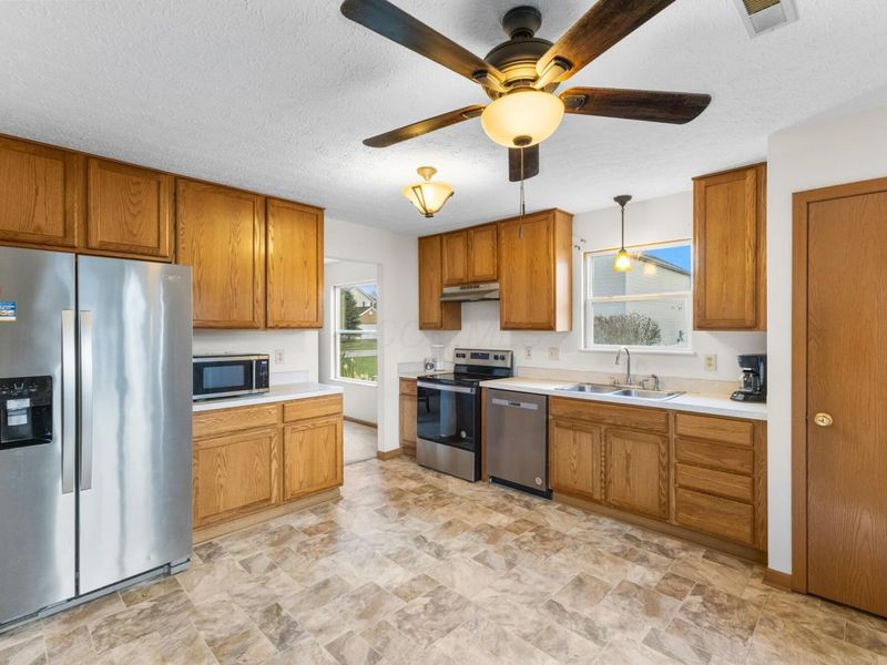 1993 Schrive Drive, Hilliard, OH 43026 Photo 6