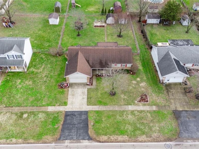 650 Beachler Drive, Carlisle, OH 45005 Photo 2