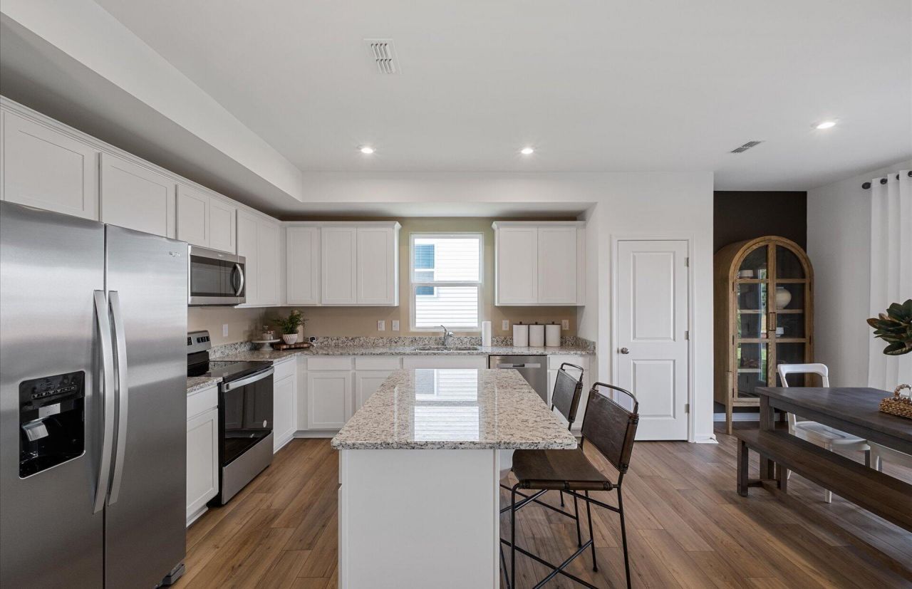 883 Meadowbrook Lane Photo 6