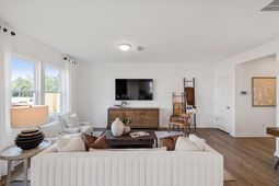 887 Meadowbrook Lane photo 4