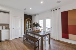 887 Meadowbrook Lane photo 4