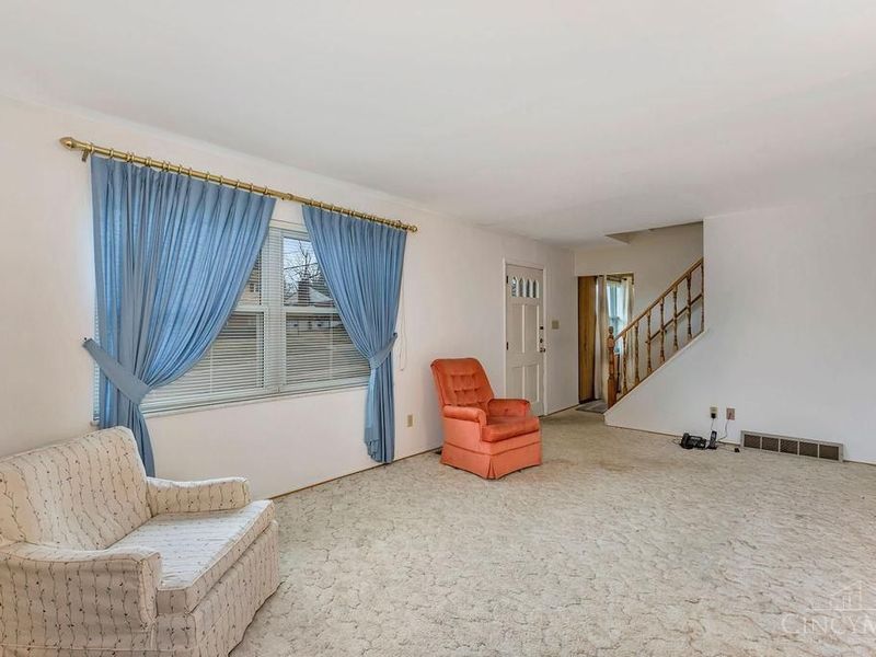 9369 Ranchill Drive, Cincinnati, OH 45231 Photo 4