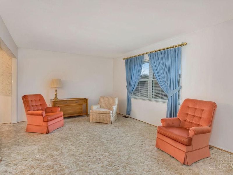 9369 Ranchill Drive, Cincinnati, OH 45231 Photo 6