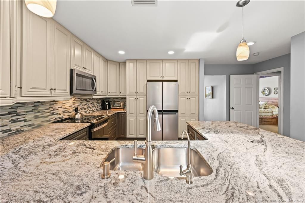 3273 NE Holly Creek Drive, Jensen Beach, FL 34957 Photo