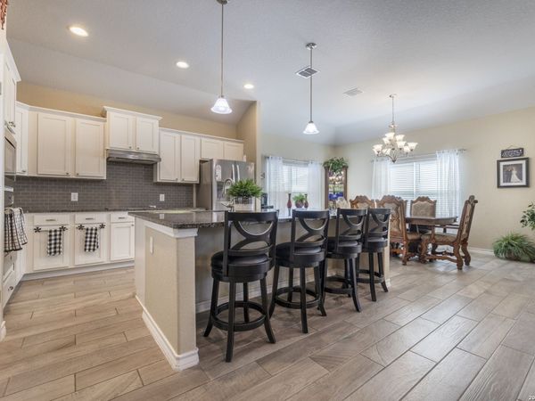 133 Grand View, Floresville, TX 78114