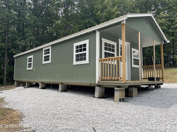 1017 Deer Lodge Hwy, Deer Lodge, TN 37726