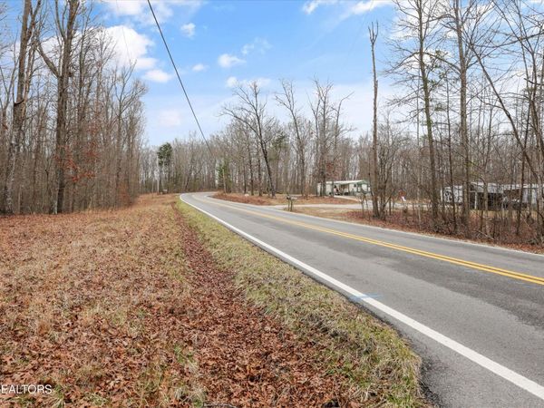 1017 Deer Lodge Hwy, Deer Lodge, TN 37726