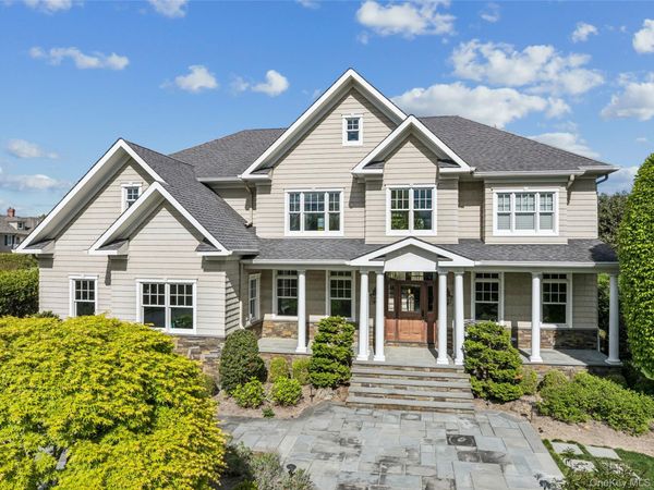 147 Eaton Lane, West Islip, NY 11795
