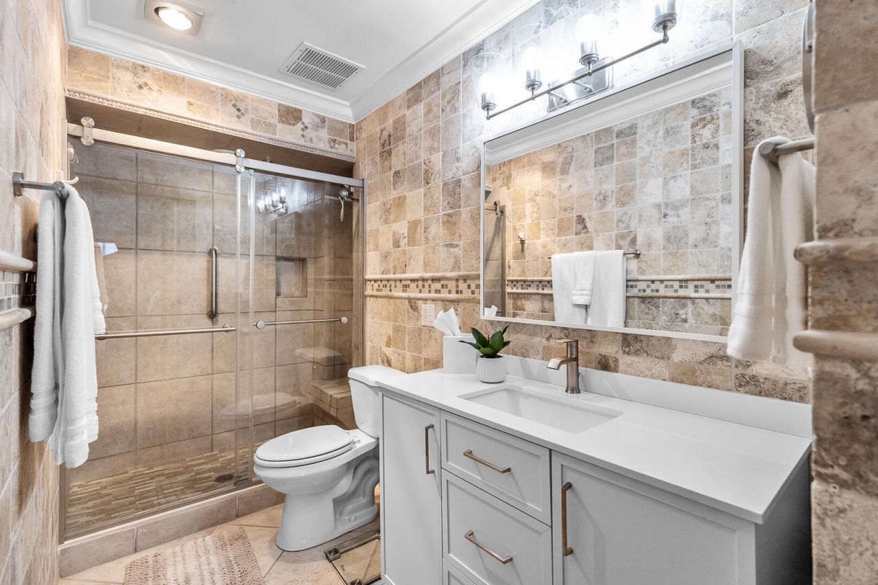 1001 W Ocean Drive, Unit 1-201, Key Colony, FL 33051 Photo