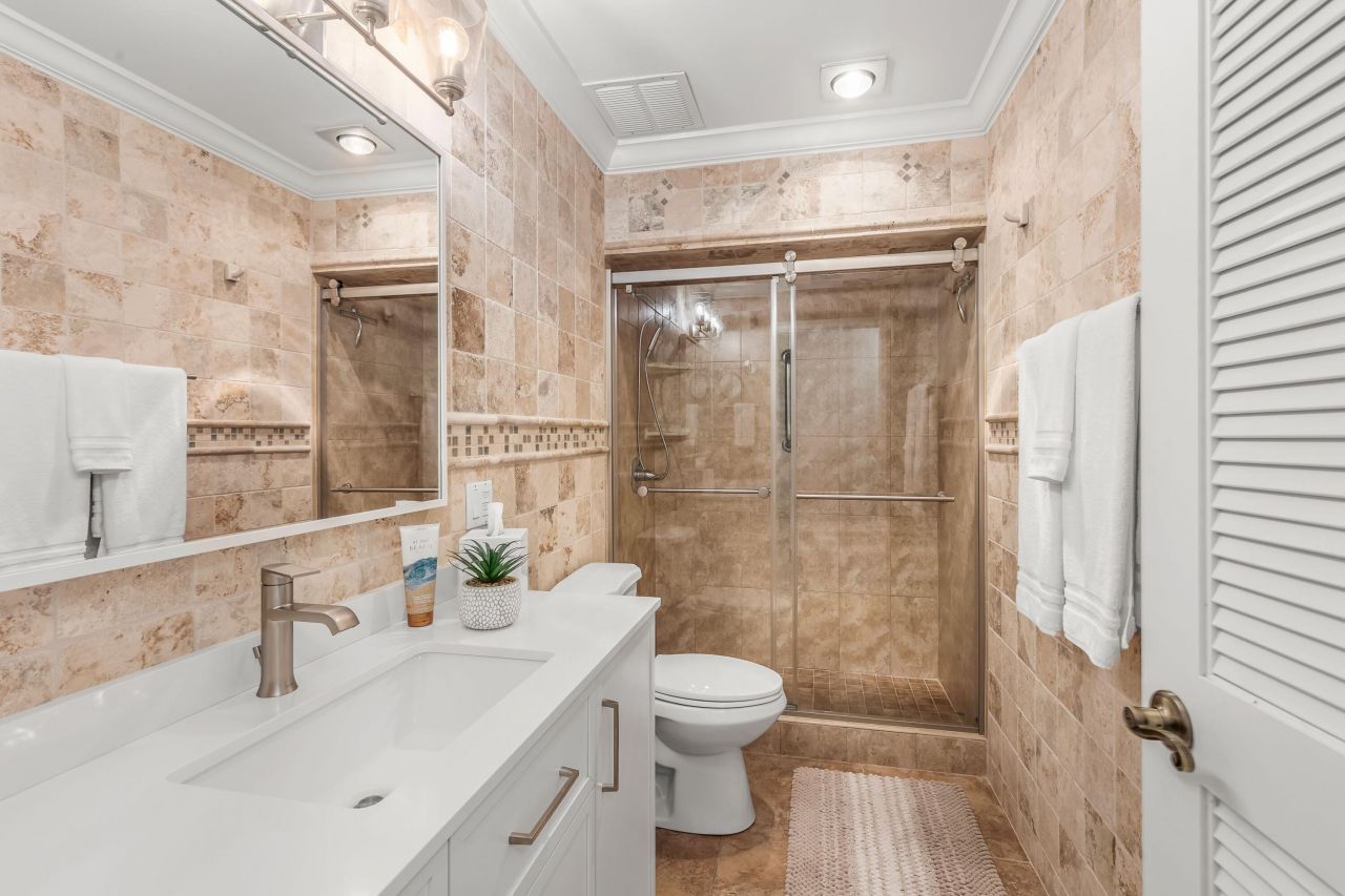 1001 W Ocean Drive, Unit 1-201, Key Colony, FL 33051 Photo