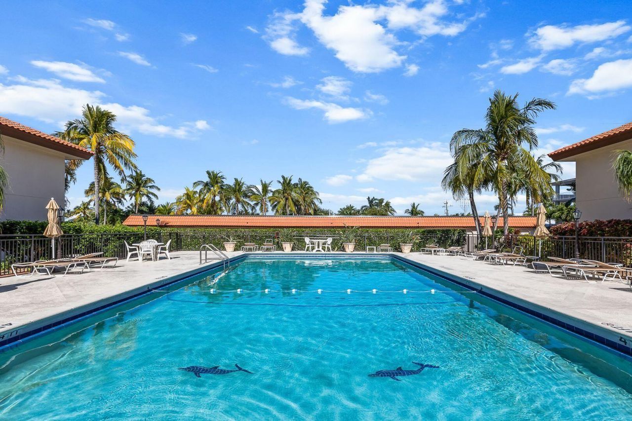 1001 W Ocean Drive, Unit 1-201, Key Colony, FL 33051 Photo