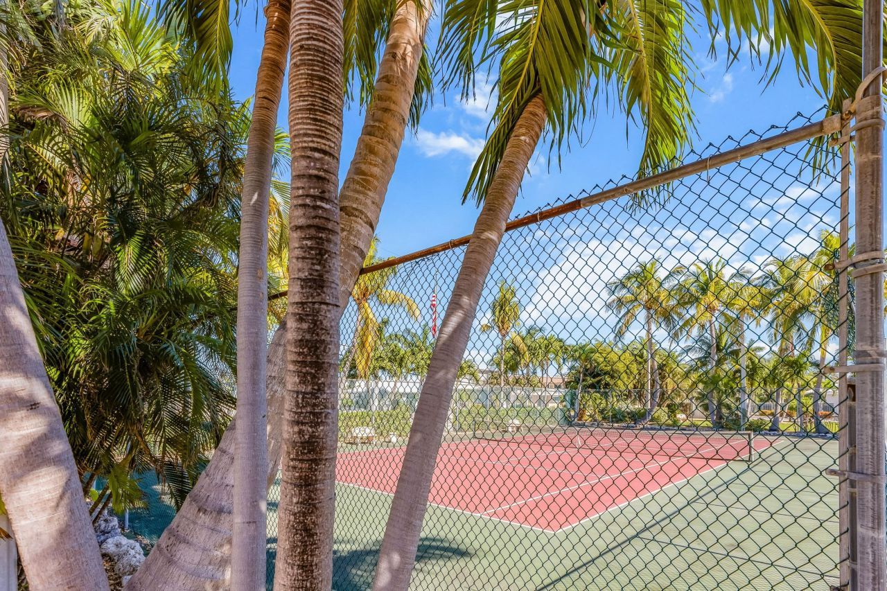 1001 W Ocean Drive, Unit 1-201, Key Colony, FL 33051 Photo