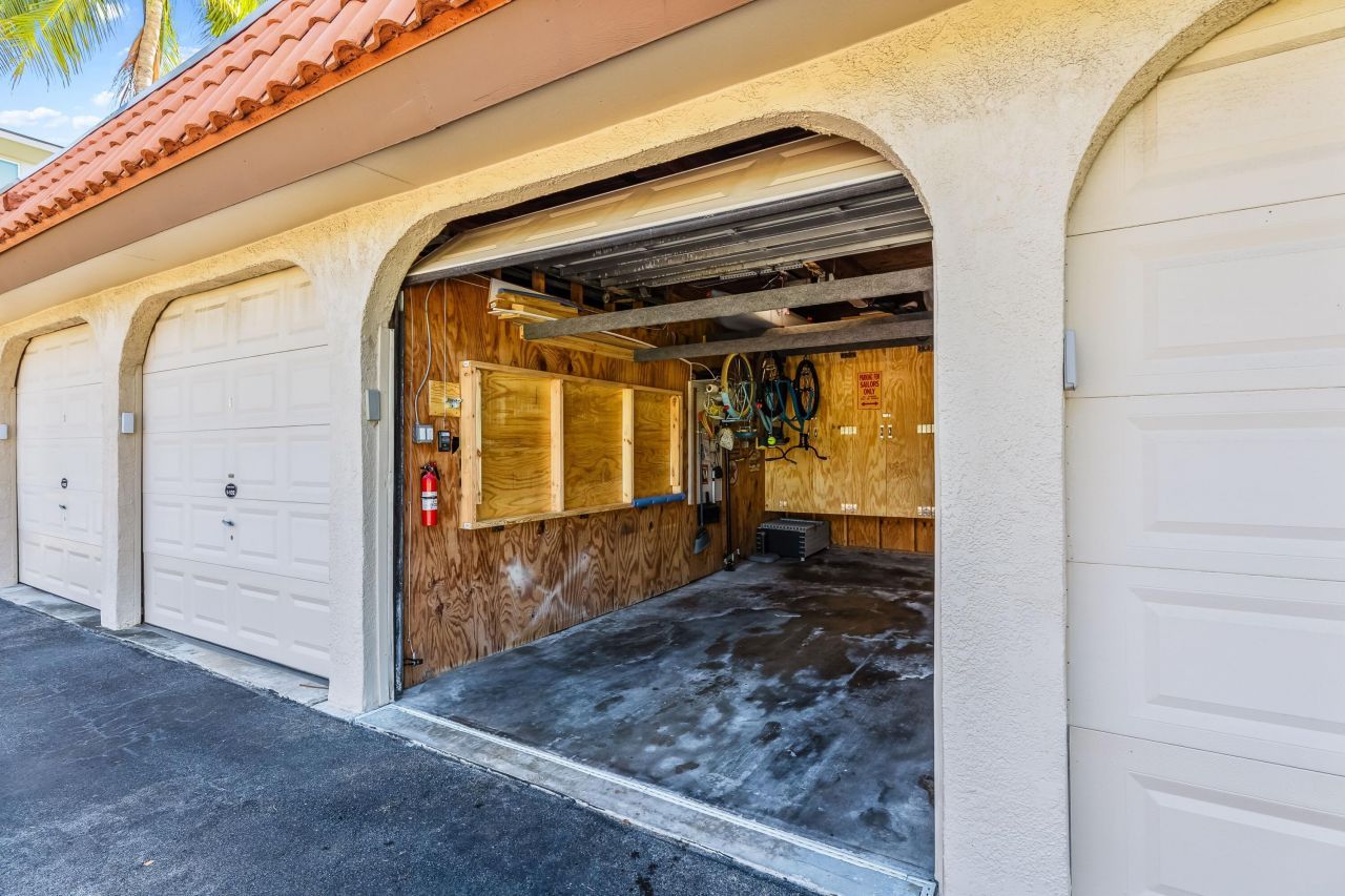 1001 W Ocean Drive, Unit 1-201, Key Colony, FL 33051 Photo