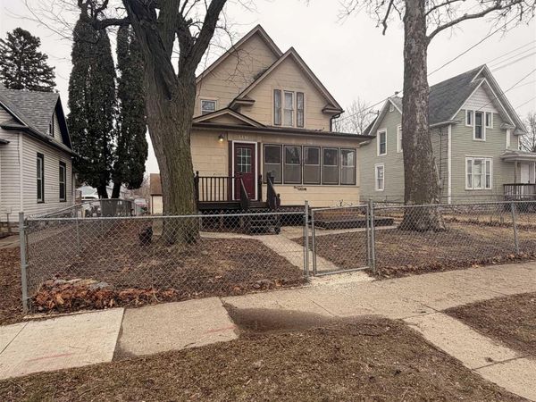 117 S Monroe Avenue, Mason City, IA 50401