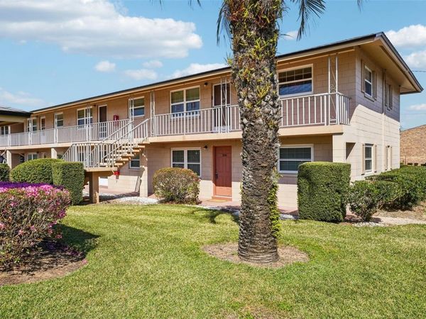 1100 E CAROLINE STREET , Unit 106, TAVARES, FL 32778