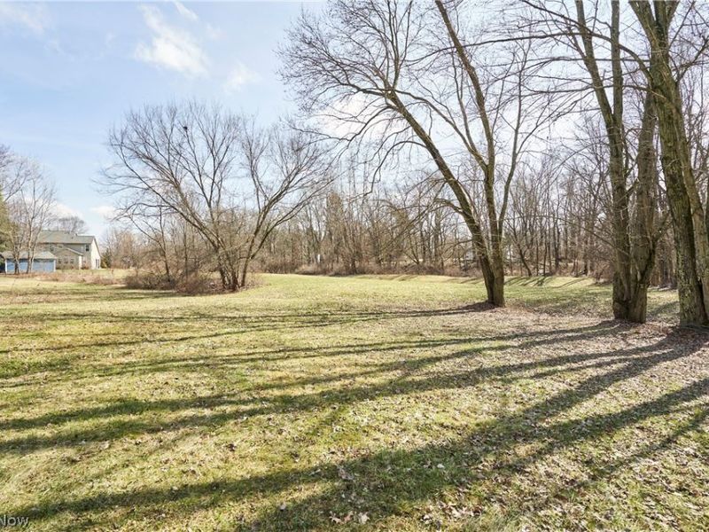 1061 Jonathan Avenue , Akron, OH 44333 Photo 4