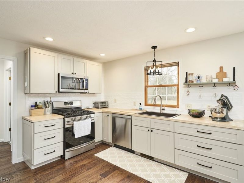 1061 Jonathan Avenue, Akron, OH 44333 Photo 5