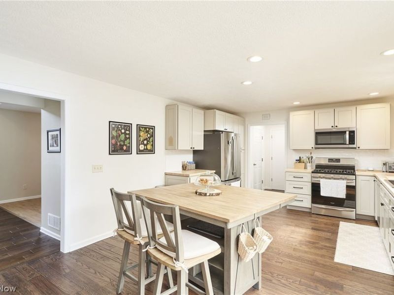 1061 Jonathan Avenue, Akron, OH 44333 Photo 7